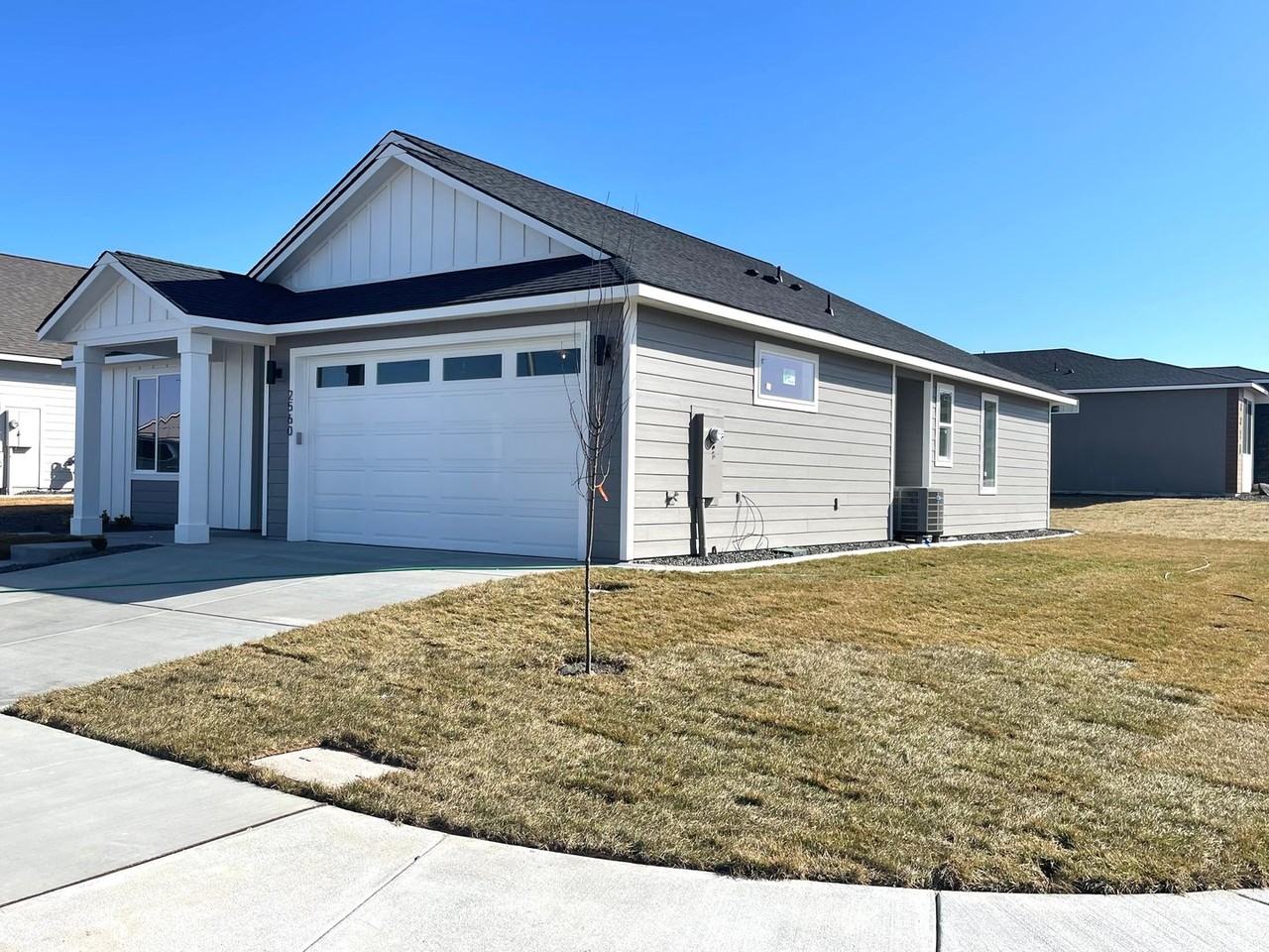 2560 Clark Ridge Dr - Photo 3 of 22