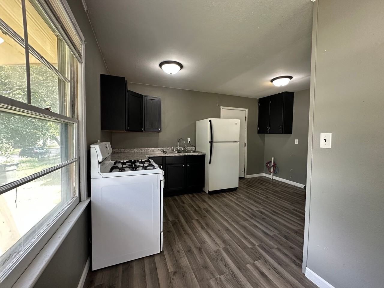 632 Riverside St Nw - Photo 3 of 8
