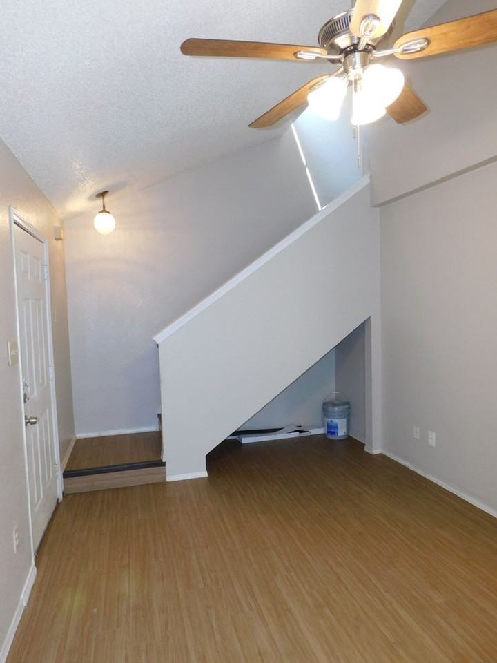 2223 Katy Ln - Photo 2 of 13