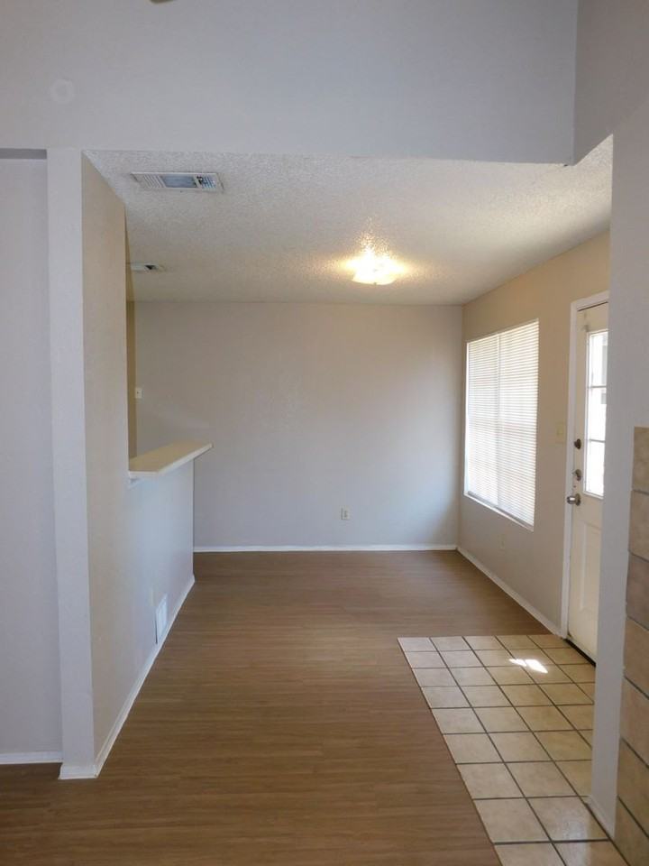 2223 Katy Ln - Photo 3 of 13