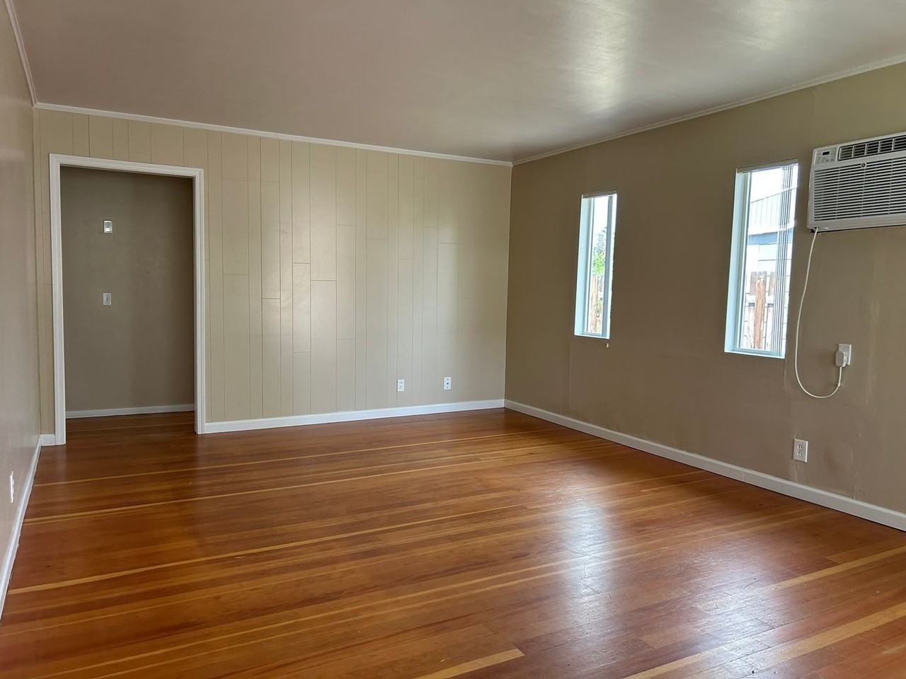 1115 Sanford Ave - Photo 3 of 22