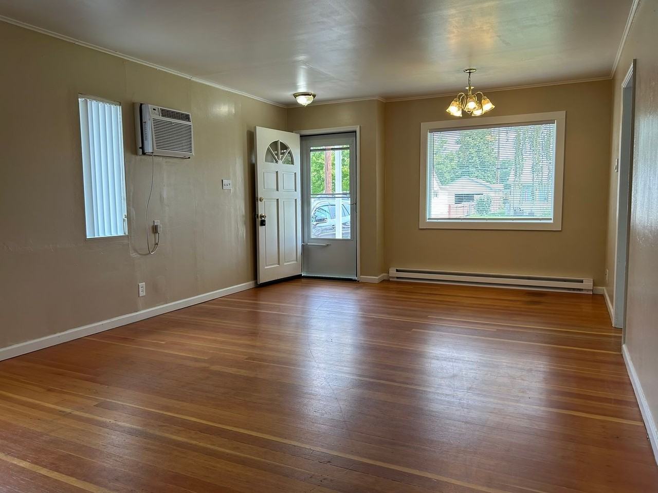 1115 Sanford Ave - Photo 4 of 22