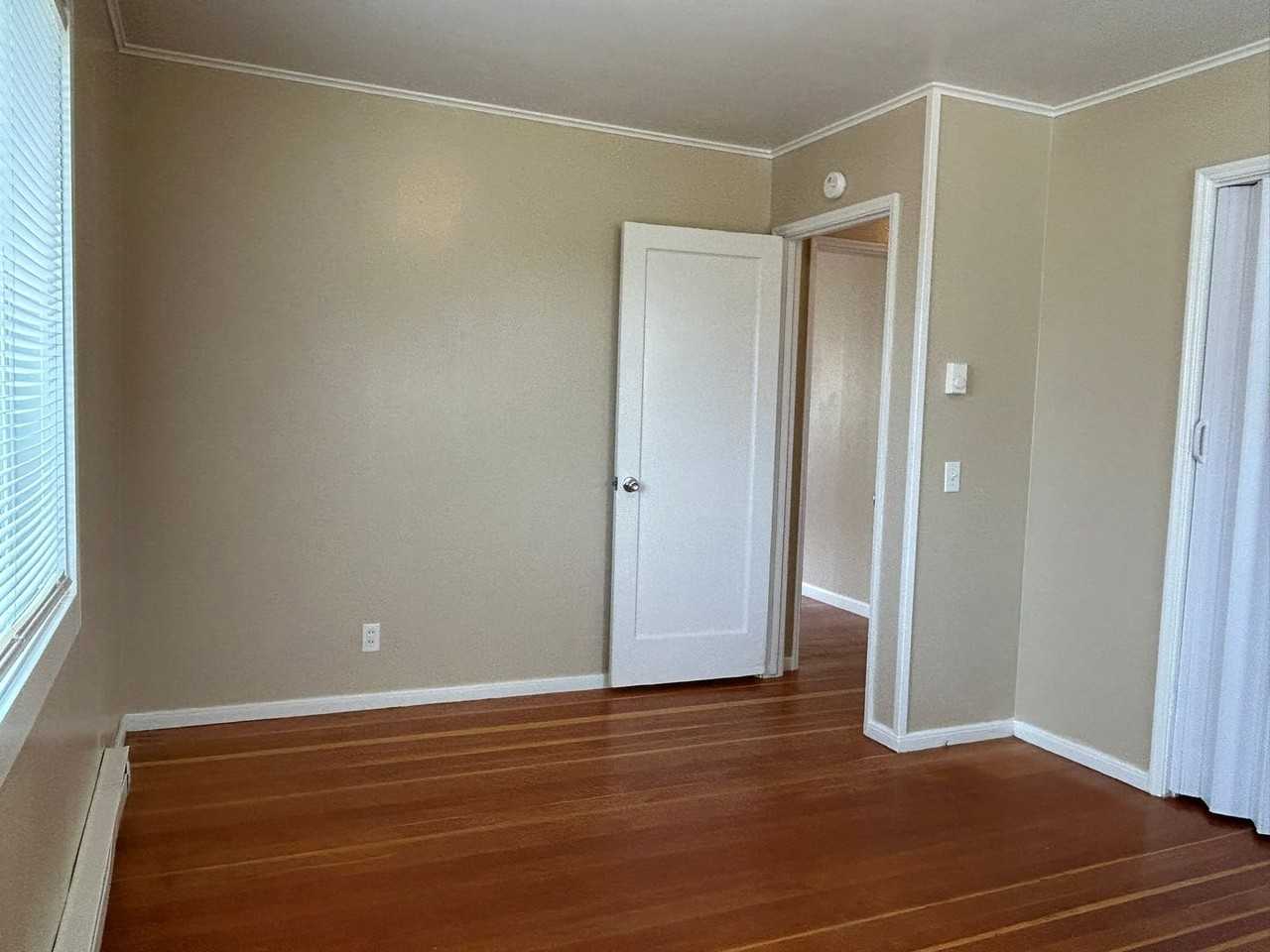 1115 Sanford Ave - Photo 6 of 22