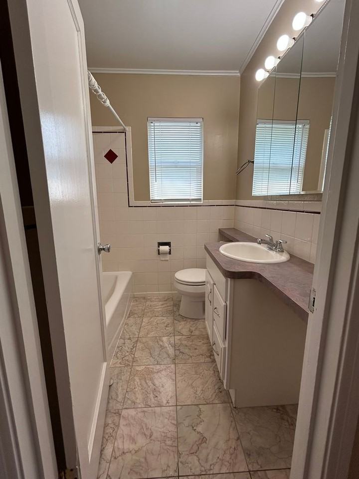 1115 Sanford Ave - Photo 7 of 22