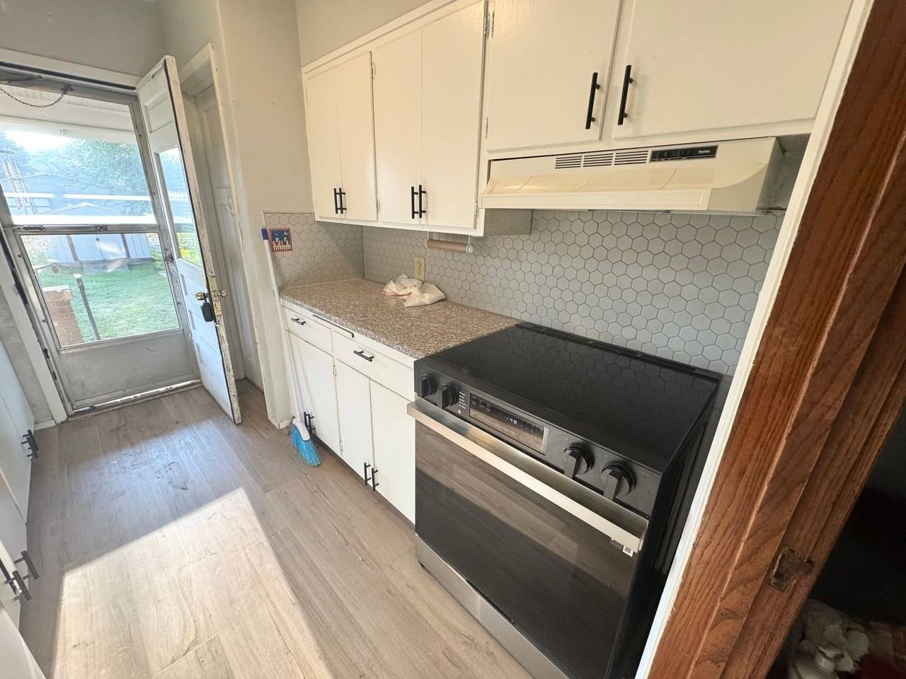 1134 S Linn St - Photo 2 of 7