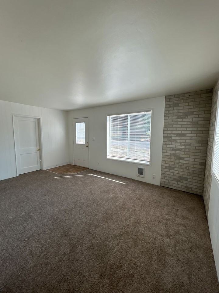 1109 North 7th Avenue - Photo 2 of 9