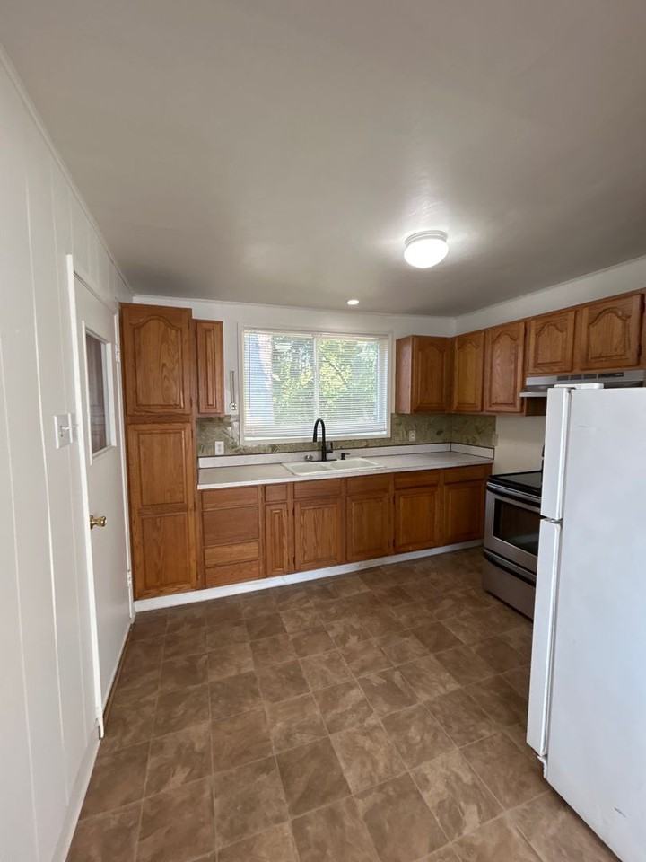 1109 North 7th Avenue - Photo 4 of 9