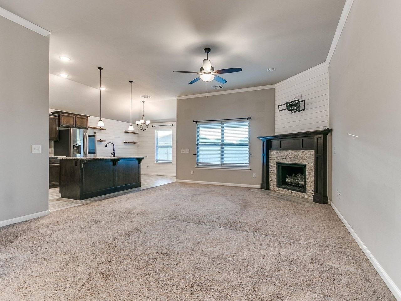 1751 Huntington Ct - Photo 4 of 28