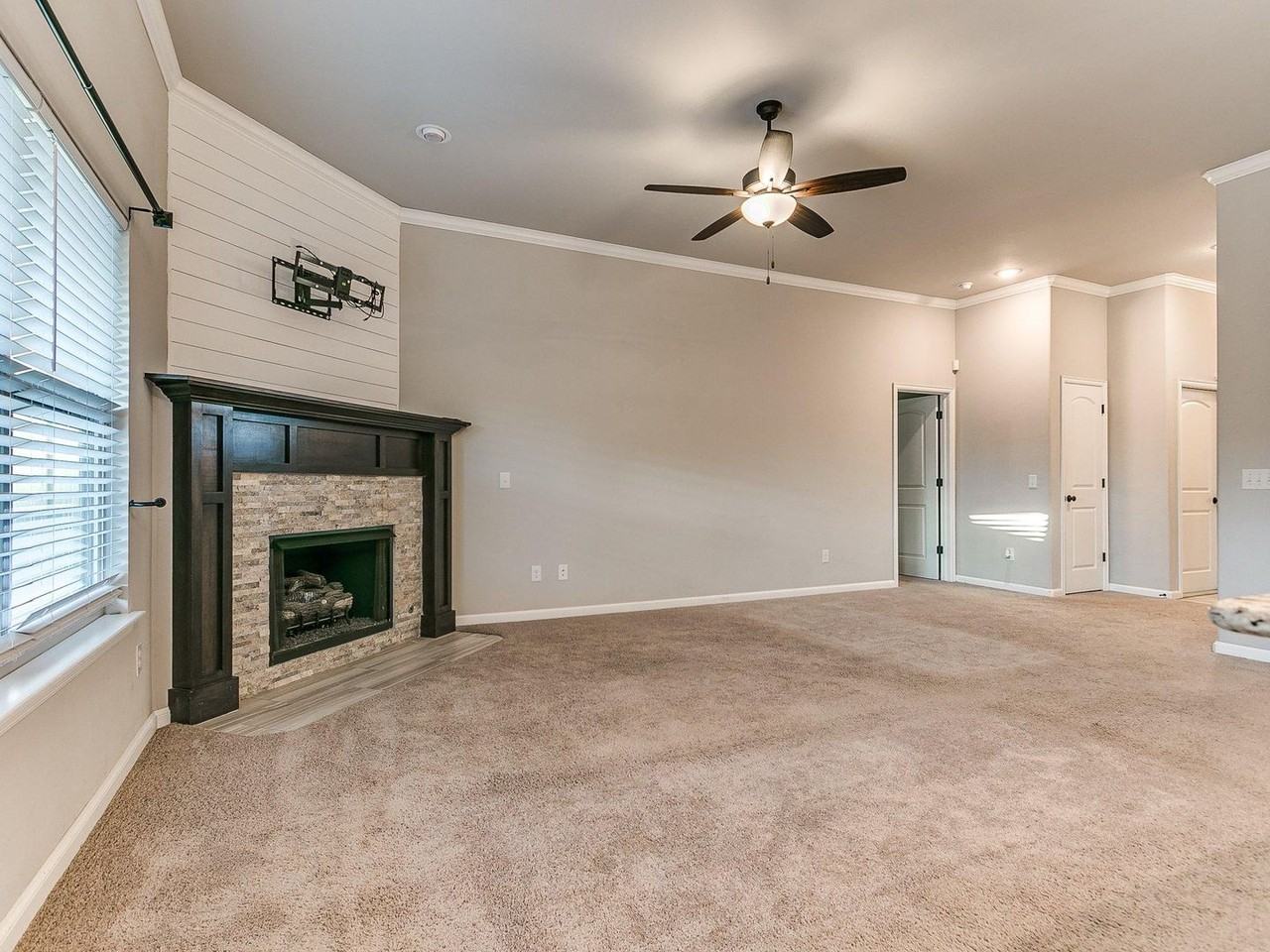 1751 Huntington Ct - Photo 6 of 28