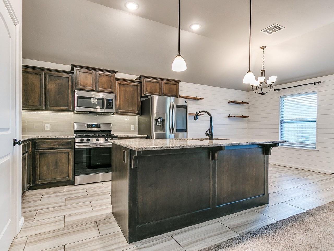 1751 Huntington Ct - Photo 7 of 28