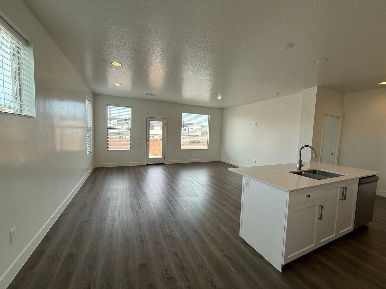 2301 E Luciano Ln - Photo 4 of 30