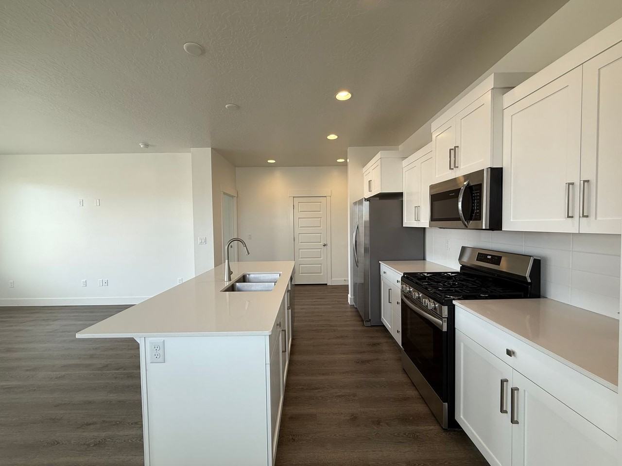 2301 E Luciano Ln - Photo 5 of 30