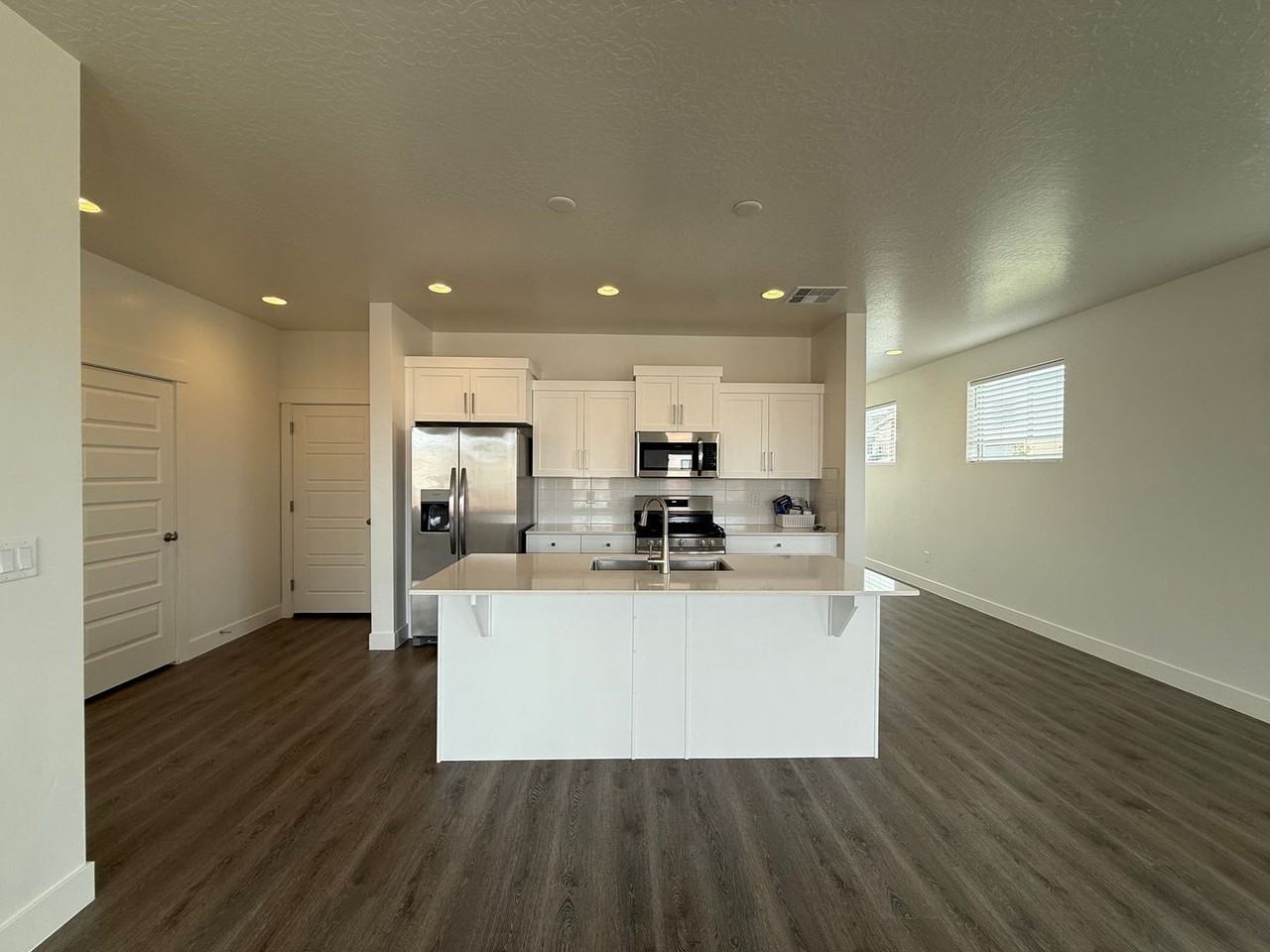 2301 E Luciano Ln - Photo 6 of 30