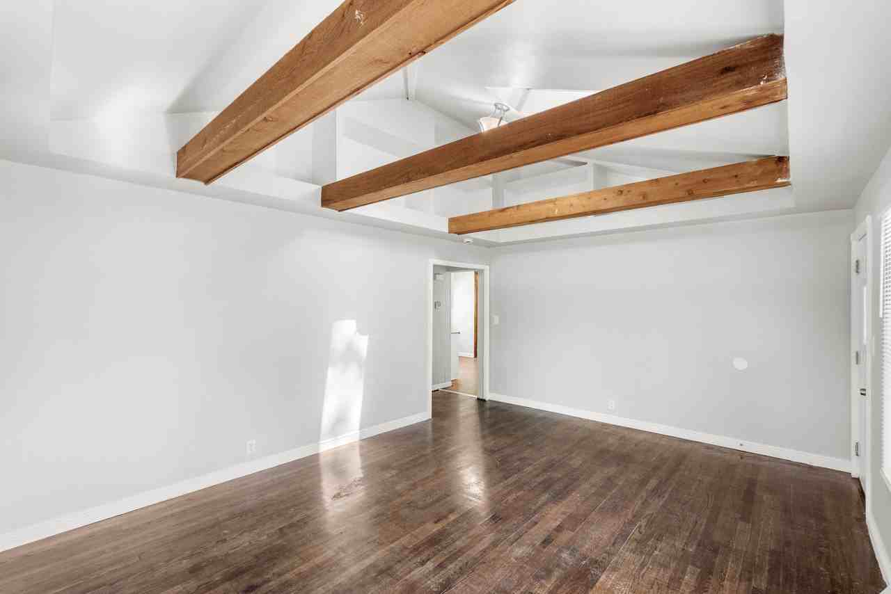 3113 Oakwood St - Photo 2 of 14