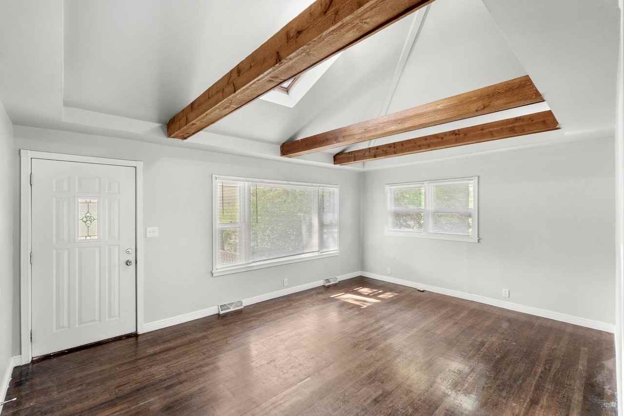 3113 Oakwood St - Photo 3 of 14