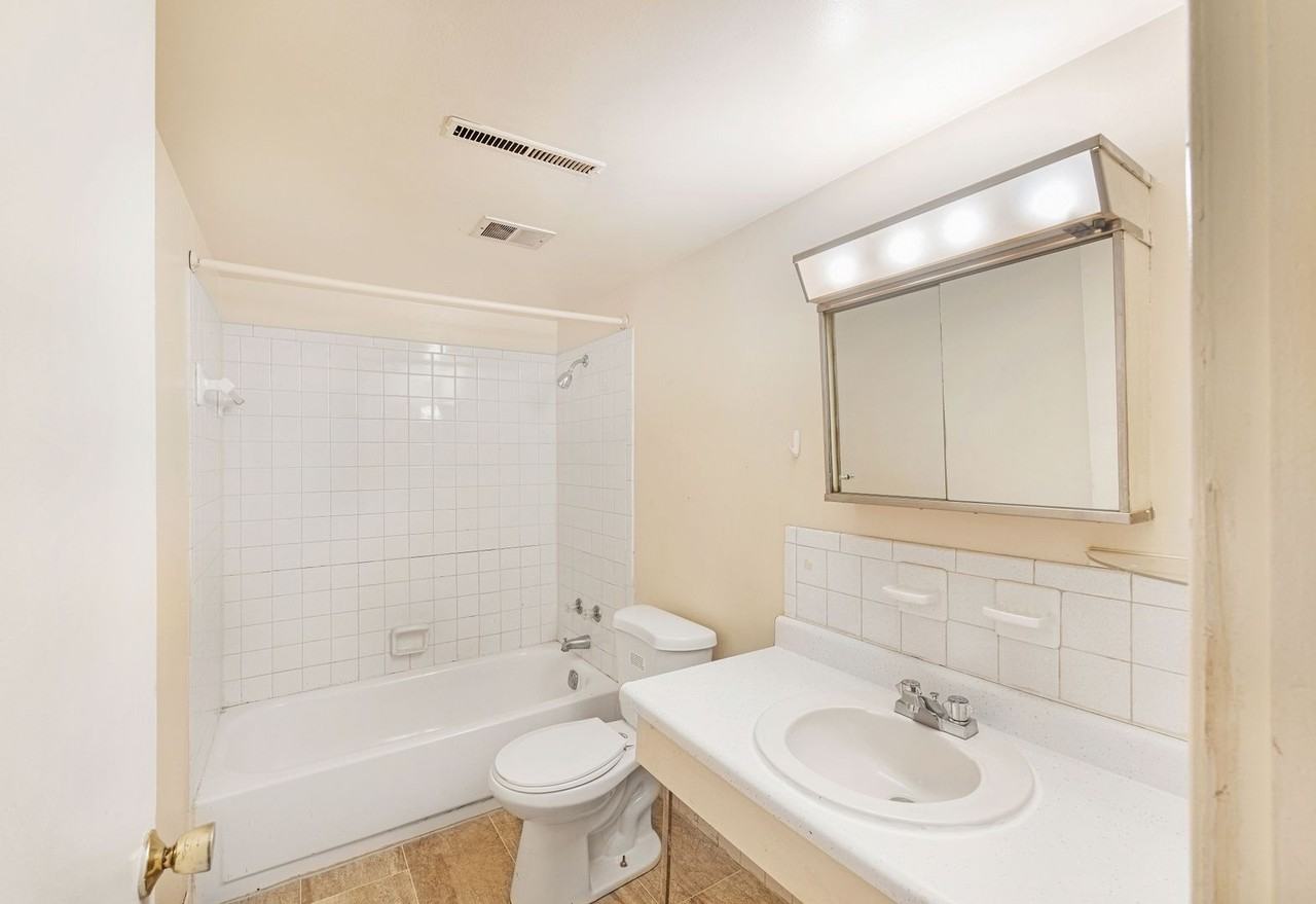 Sherwood Forest Apartments - Photo 3 of 27