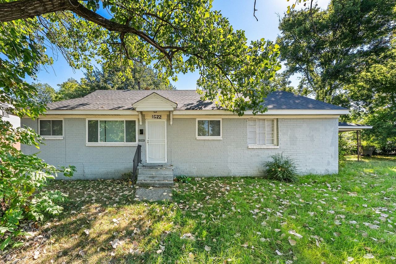 1622 Elvis Presley Boulevard - Photo 2 of 19