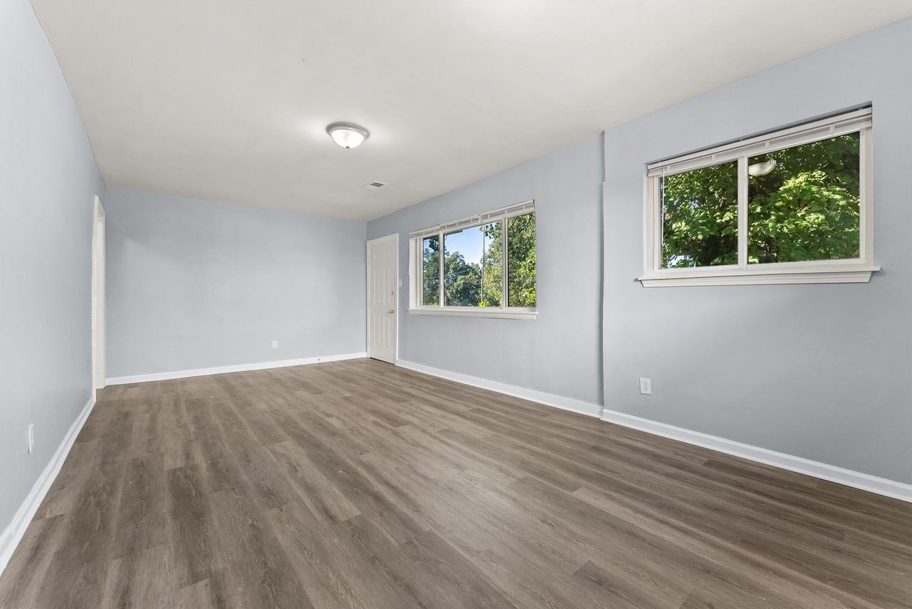 1622 Elvis Presley Boulevard - Photo 5 of 19