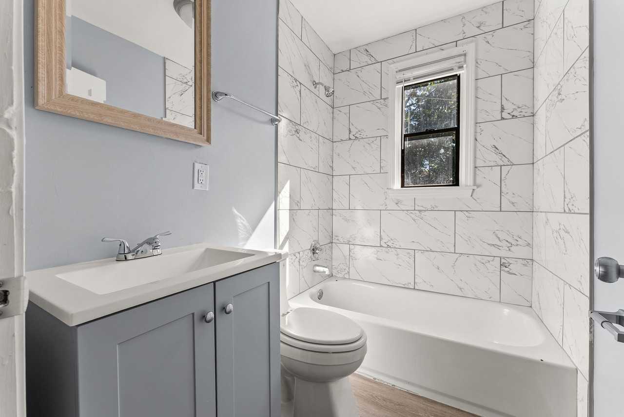 1622 Elvis Presley Boulevard - Photo 6 of 19