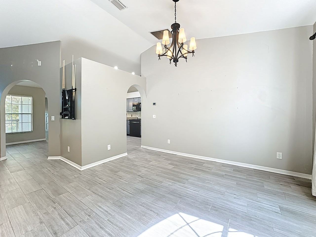 1328 Crown Isle Cir - Photo 4 of 50