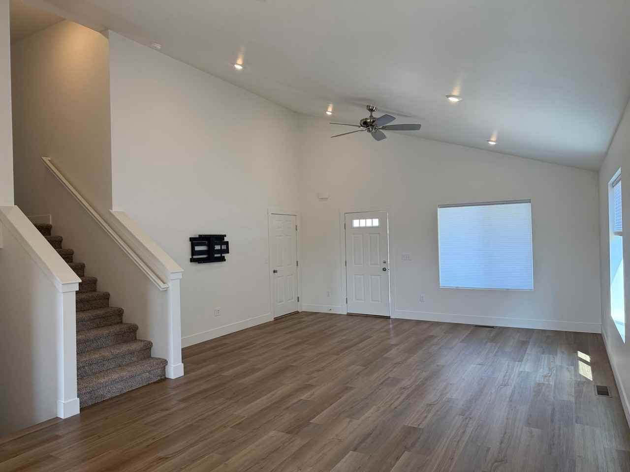 712 Thrice Loop - Photo 3 of 20