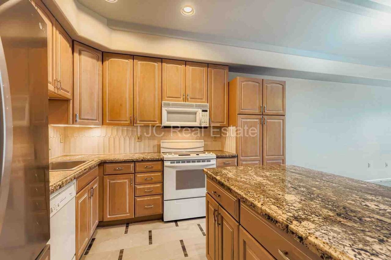 180 N Cook St #411 - Photo 4 of 11