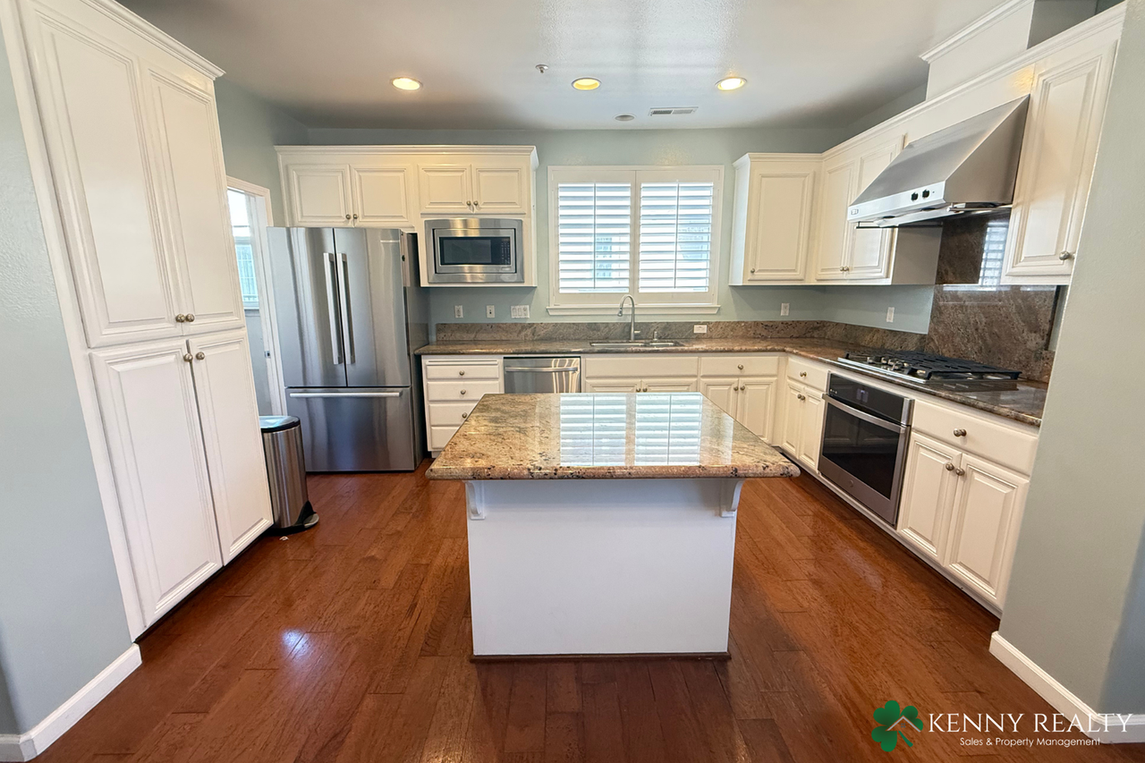 1245 Isabelle Cir - Photo 7 of 30