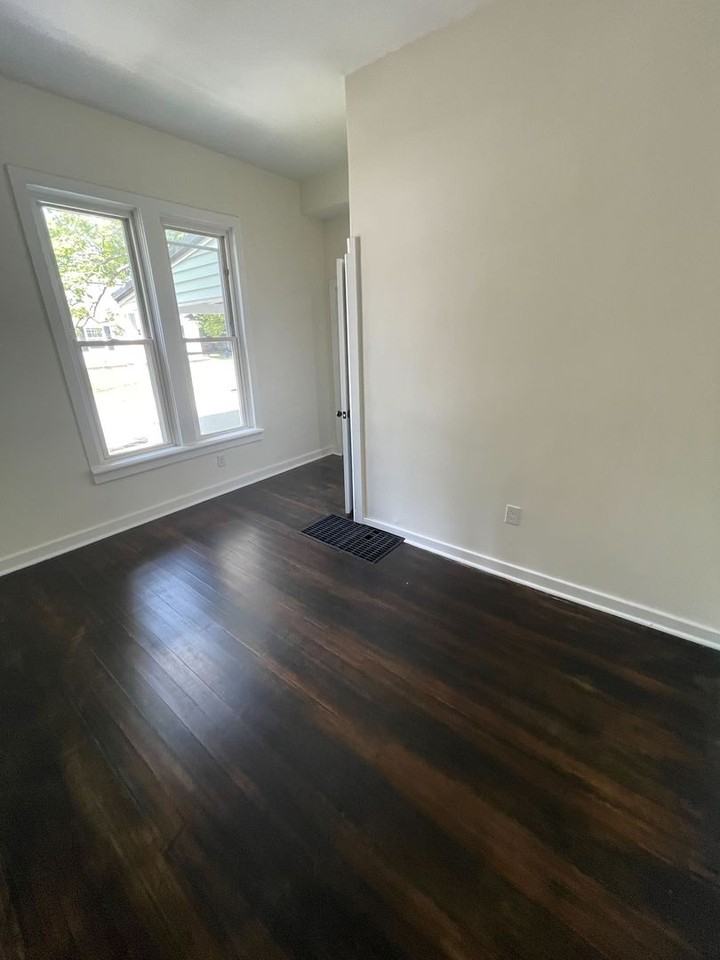 3612 Grove City Rd - Photo 3 of 13