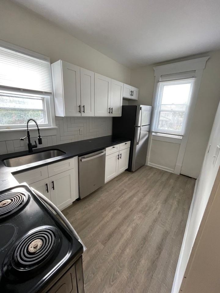 Reinhard Ave - Photo 2 of 15