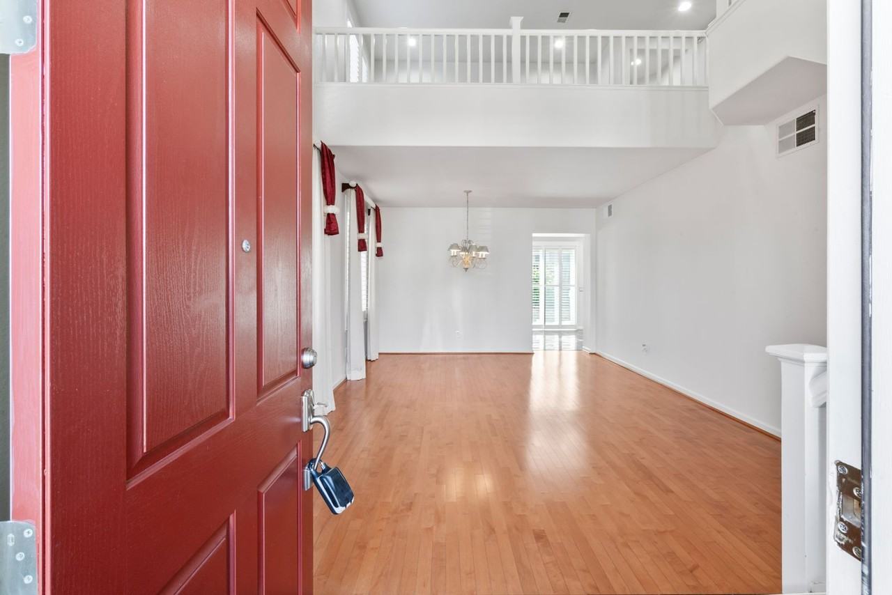 663 Railroad Ave - Photo 3 of 49