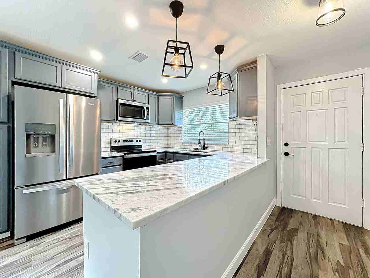 25117 Niblic St - Photo 3 of 50