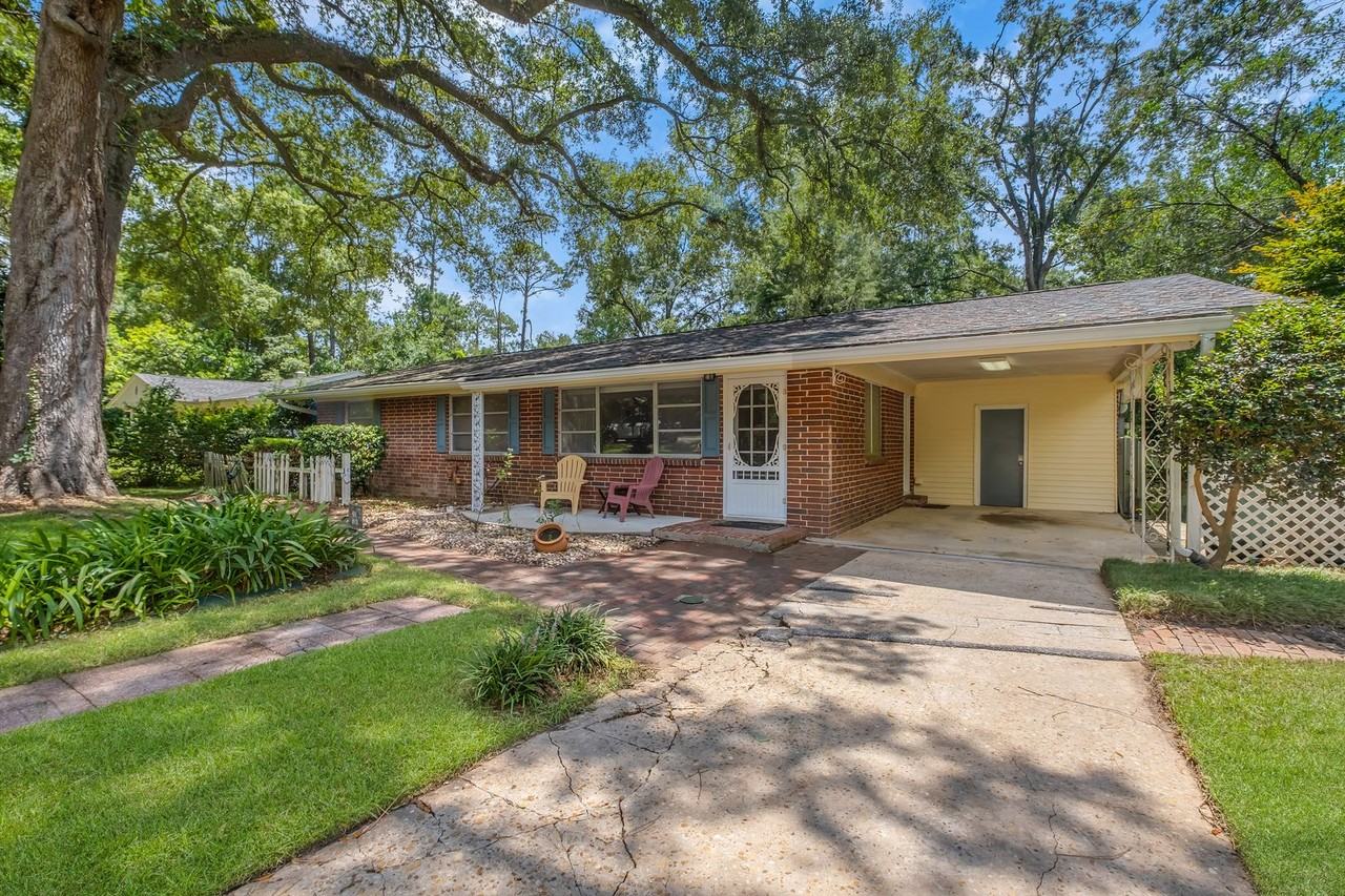 1829 Sharon Rd - Photo 2 of 24