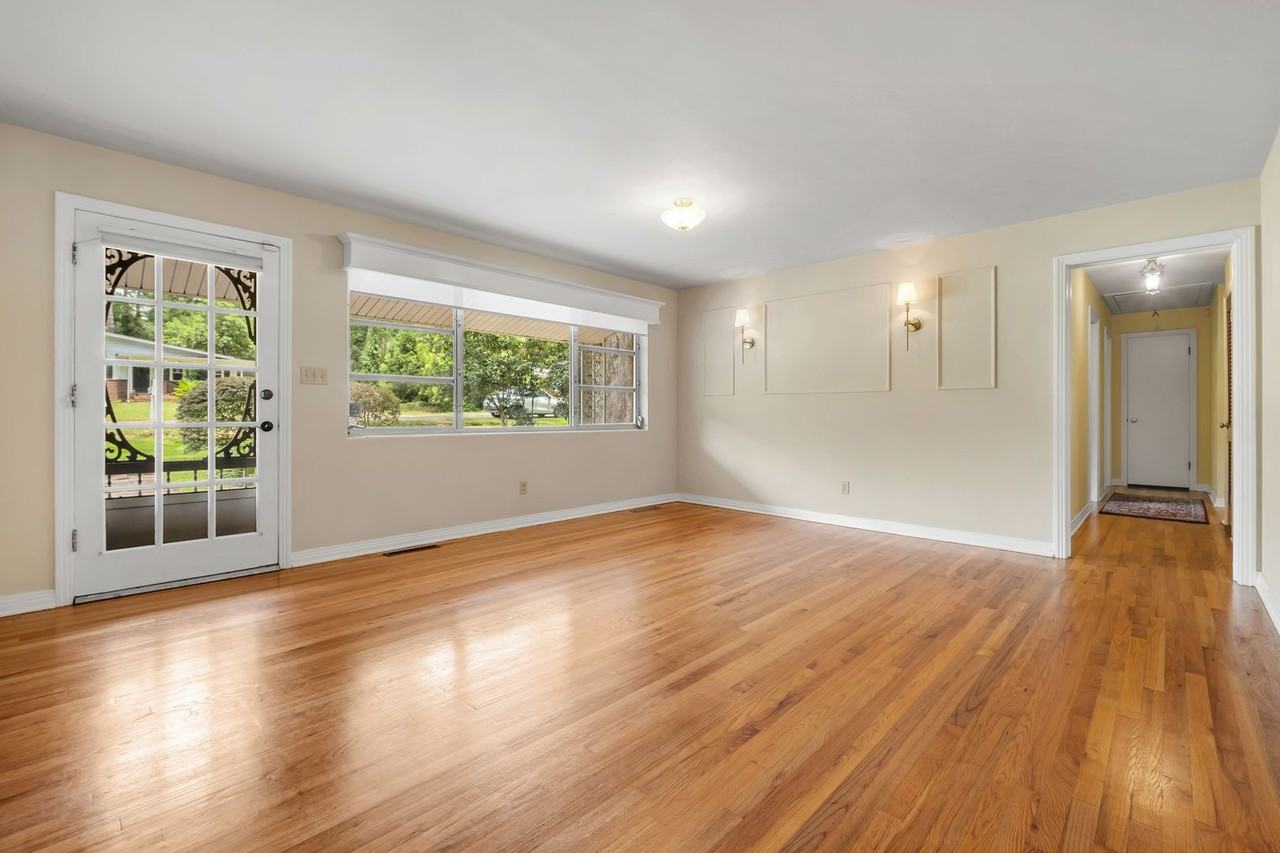 1829 Sharon Rd - Photo 3 of 24