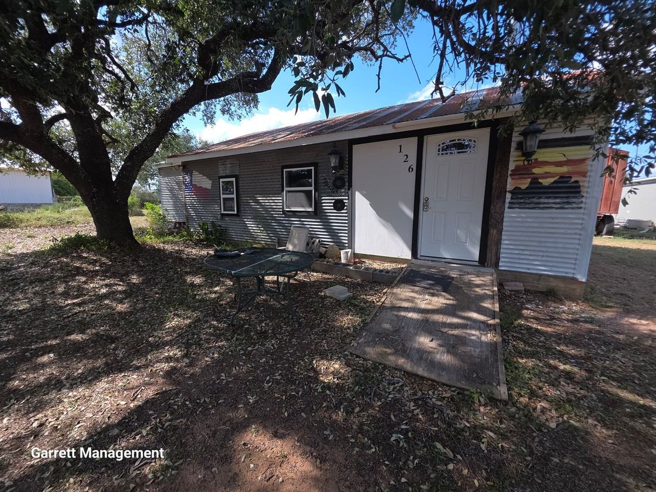 126 Iroquois Dr - Photo 2 of 15