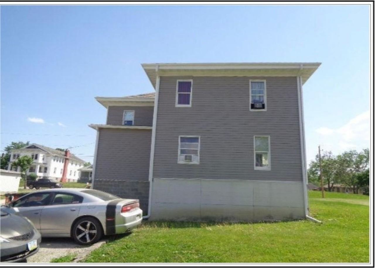 427 E State St - Photo 2 of 11