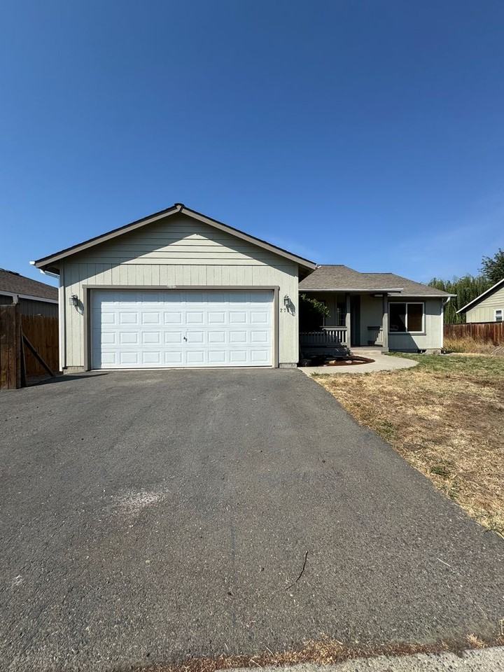 2707 N Canal St - Photo 3 of 30