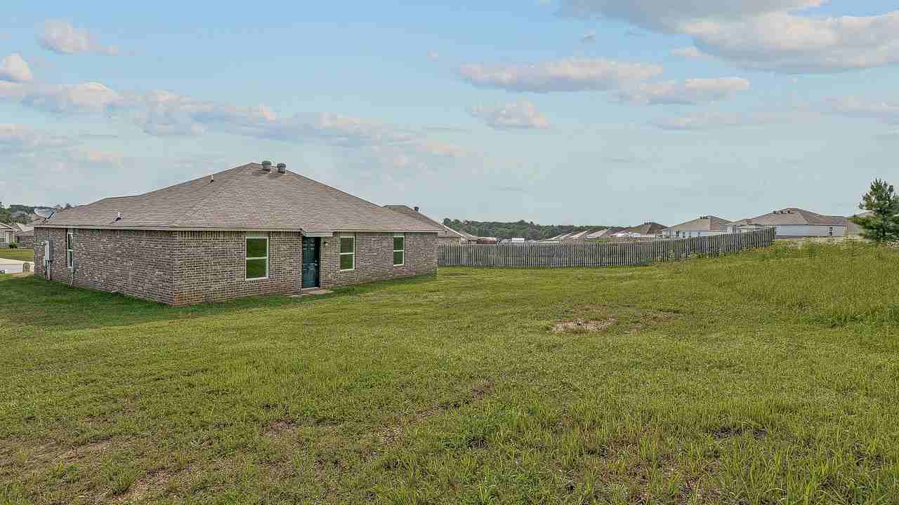 2533 Judes Ct - Photo 3 of 14