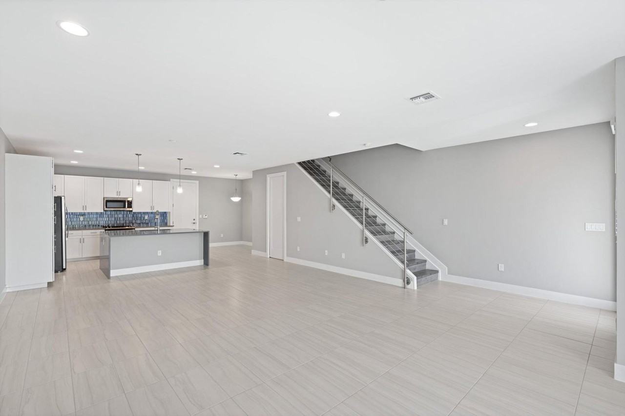 3748 3748 N Lambert Avenue N - Photo 3 of 10