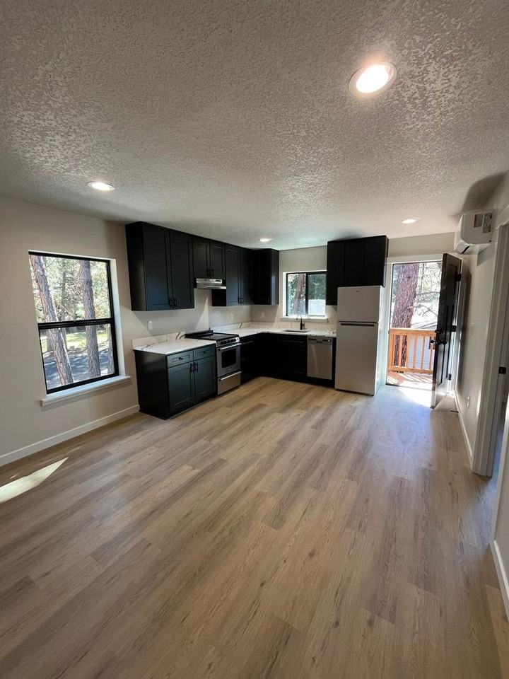 831 South Oak Street - Photo 3 of 11