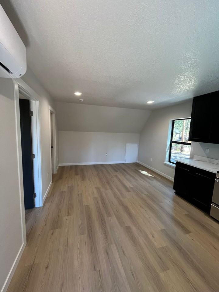 831 South Oak Street - Photo 4 of 11