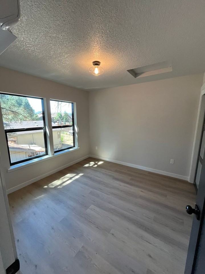 831 South Oak Street - Photo 6 of 11