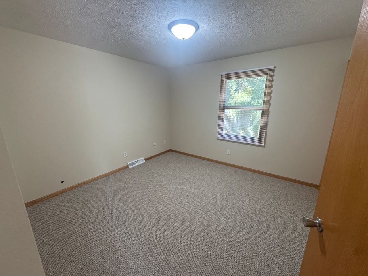 2314 Breton Rd Se - Photo 3 of 23