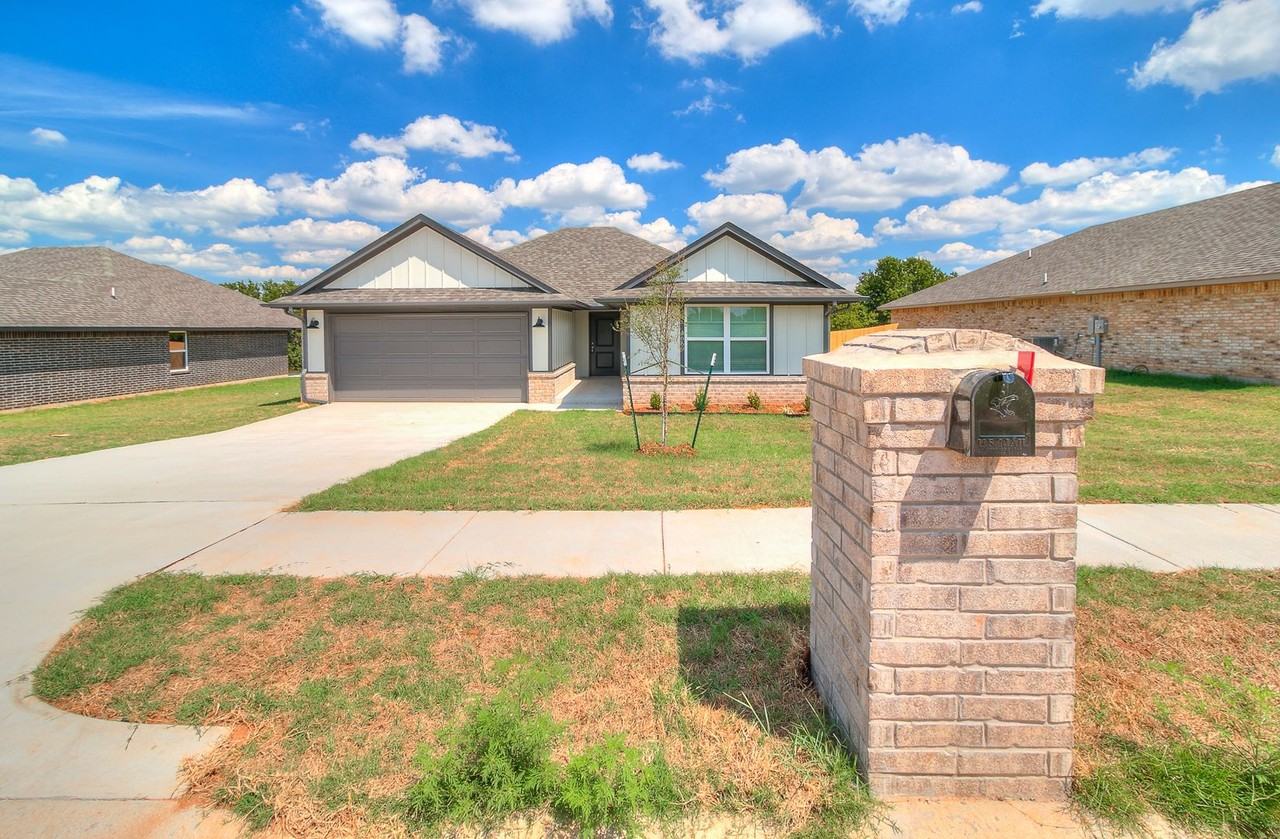 4669 E Lincoln St - Photo 3 of 22