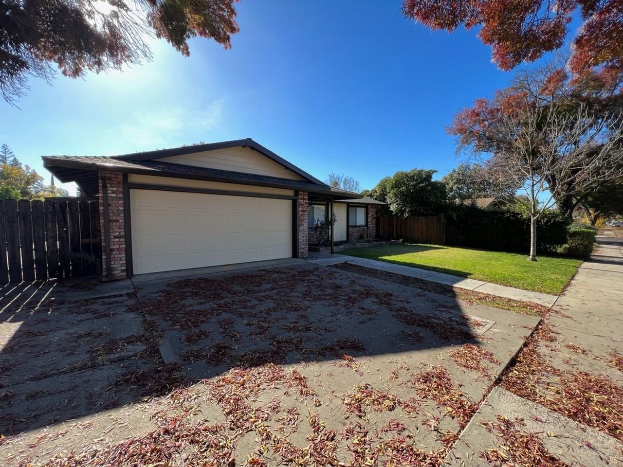 1536 Sheldon Dr - Photo 3 of 36