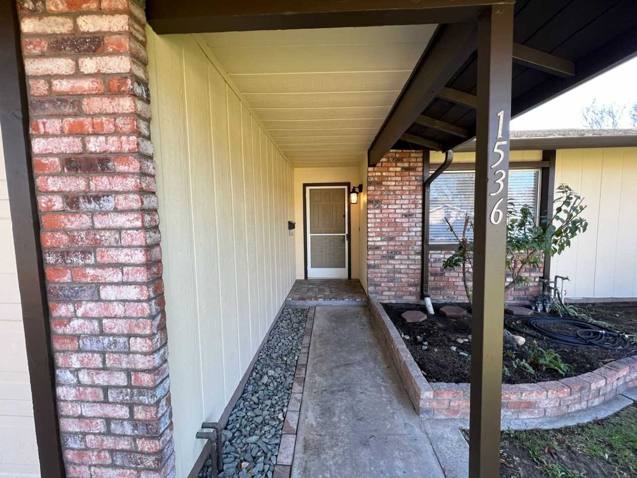 1536 Sheldon Dr - Photo 5 of 37