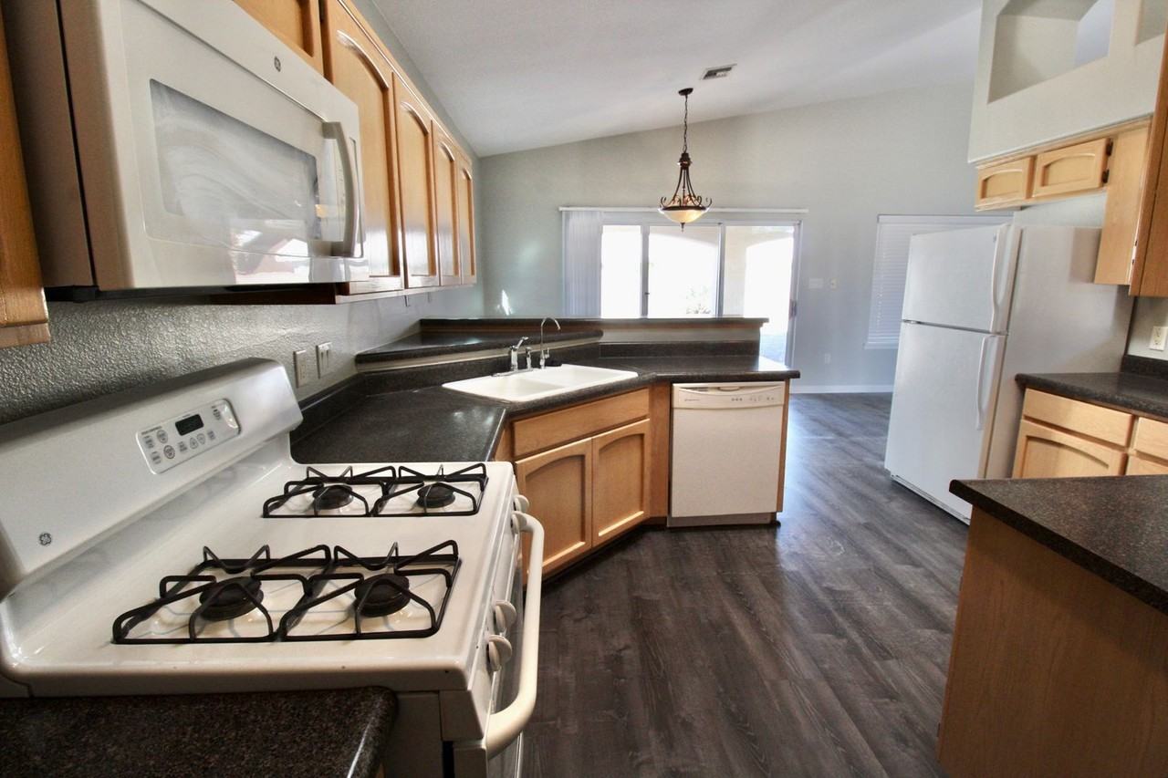 10592 E 38th Ln - Photo 2 of 18