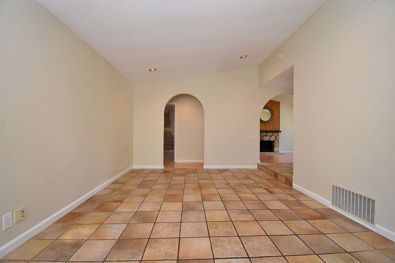 38975 Godfrey Pl - Photo 5 of 17