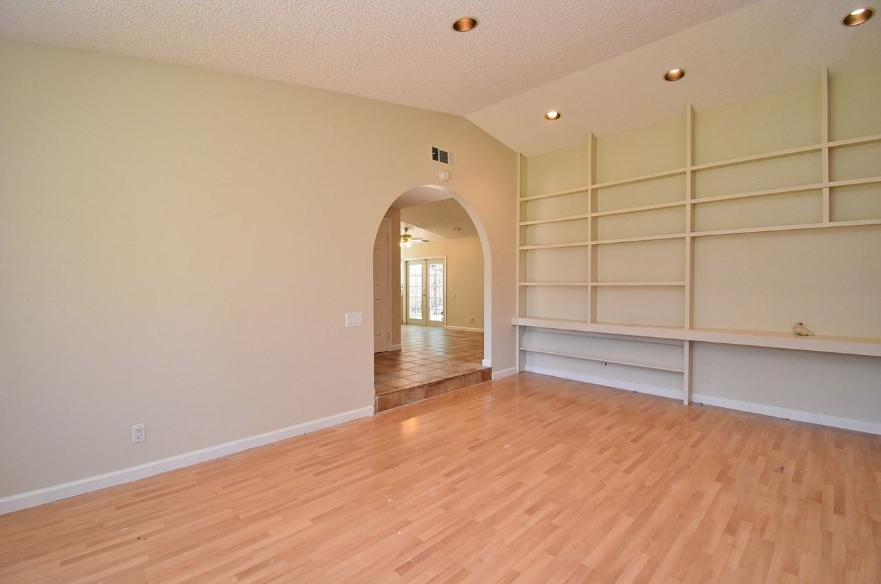 38975 Godfrey Pl - Photo 7 of 17