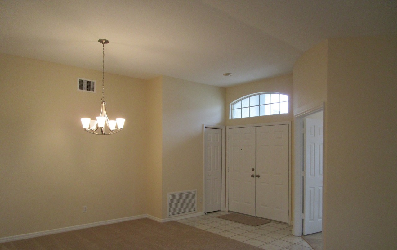 515 Royal Ridge St - Photo 3 of 20