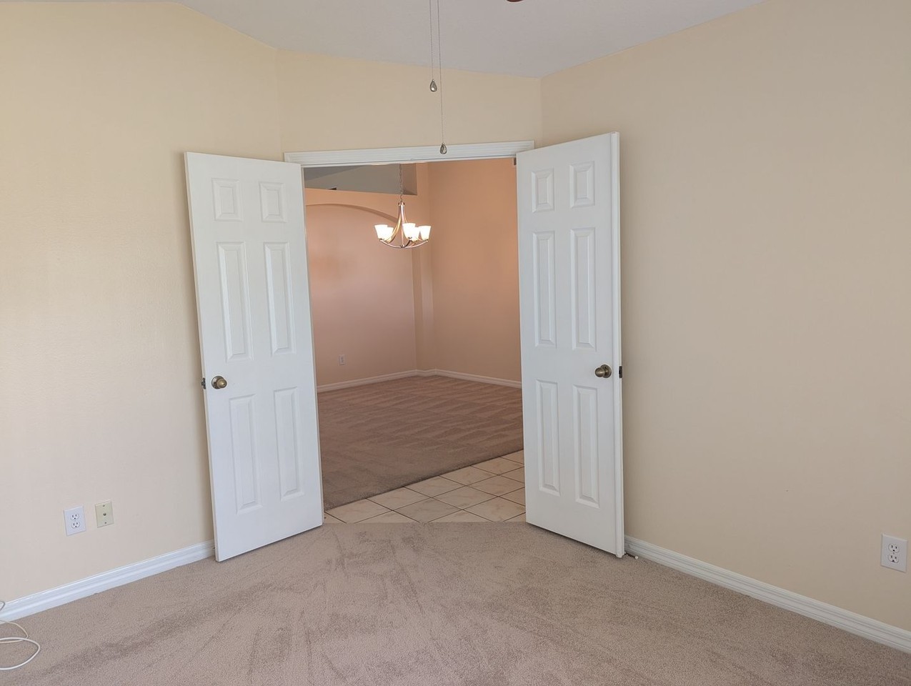 515 Royal Ridge St - Photo 4 of 20